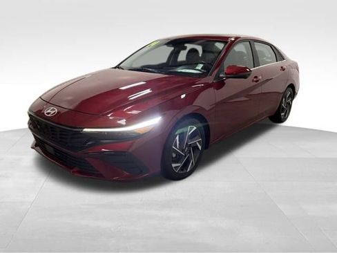 Used 2024 Hyundai Elantra Limited image 2