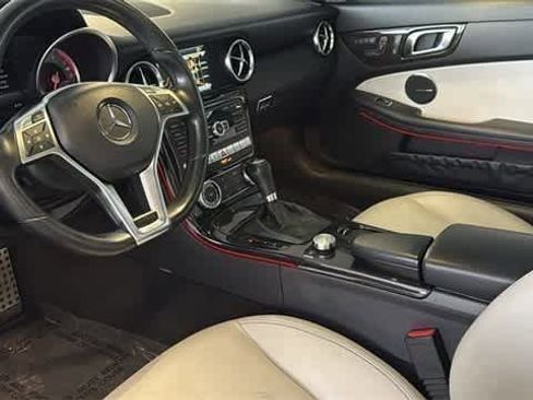 Used 2015 Mercedes-Benz SLK 250 image 26