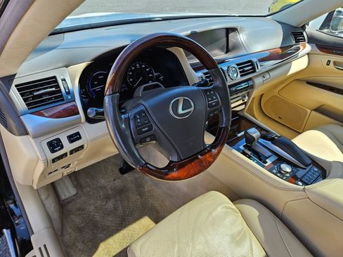 Used 2013 Lexus LS 600h L w/ Executive-Class Seating Pkg AWD/4WD image 21
