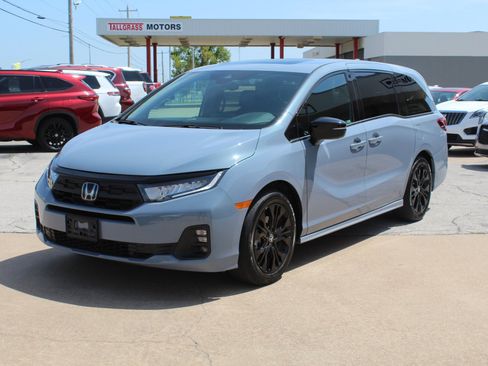 Used 2025 Honda Odyssey Sport-L image 11