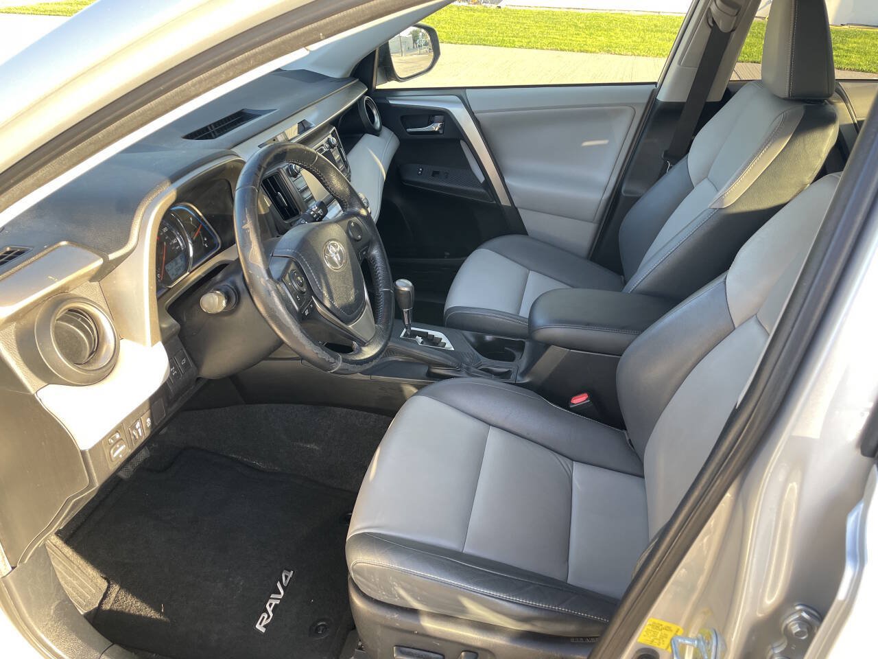 Used 2013 Toyota RAV4 Limited AWD/4WD image 9