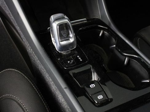 Certified 2025 Volvo XC40 B5 Plus image 15