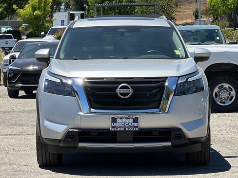 Used 2025 Nissan Pathfinder SL w/ SL Premium Package FWD image 9