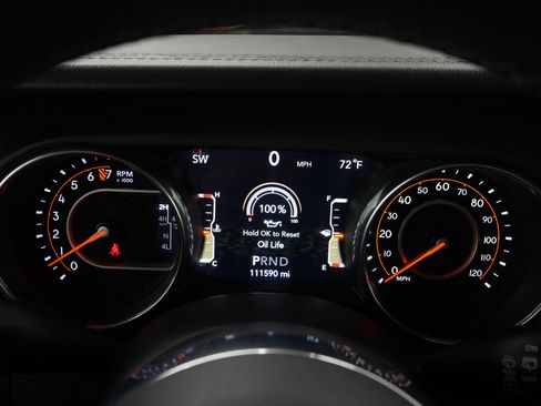 Used 2018 Jeep Wrangler Unlimited Sahara AWD/4WD image 24