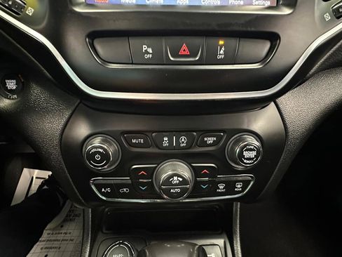 Used 2021 Jeep Cherokee Latitude Lux w/ Sun & Sound Group image 48