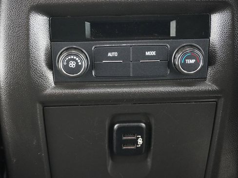 Used 2018 Chevrolet Traverse LT image 32