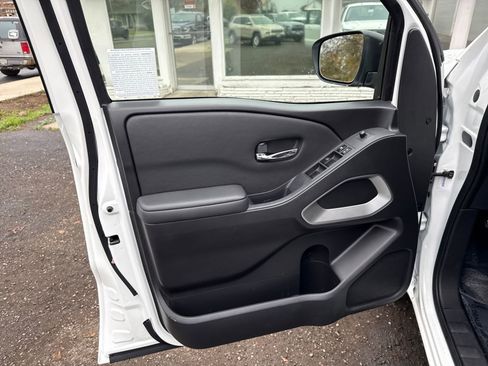 Used 2023 Nissan Frontier SV w/ SV Convenience Package image 10
