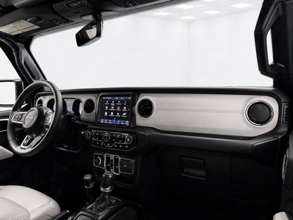 Used 2023 Jeep Wrangler Unlimited Sahara AWD/4WD image 25