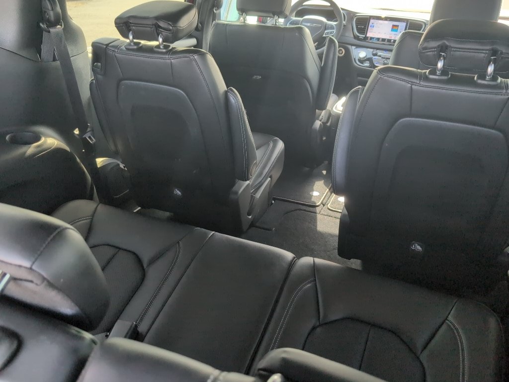 Used 2025 Chrysler Pacifica Select FWD image 16