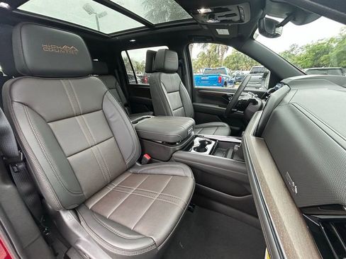 New 2025 Chevrolet Suburban High Country AWD/4WD image 26