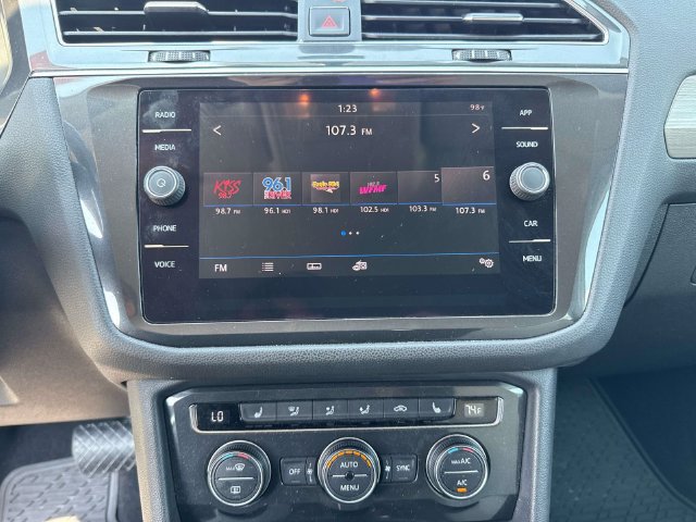 Used 2018 Volkswagen Tiguan SE FWD image 28