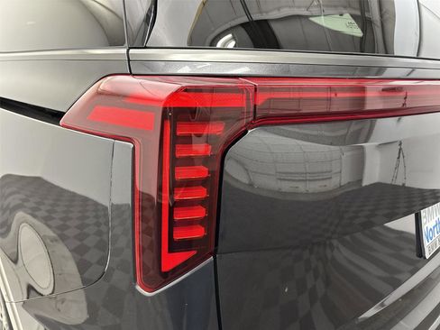 Used 2025 Kia Carnival SX Prestige image 19