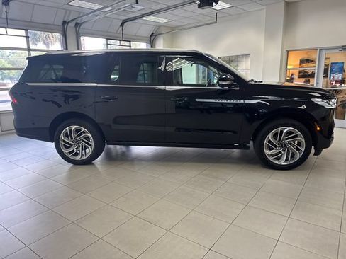 Used 2025 Lincoln Navigator L Reserve AWD/4WD image 7