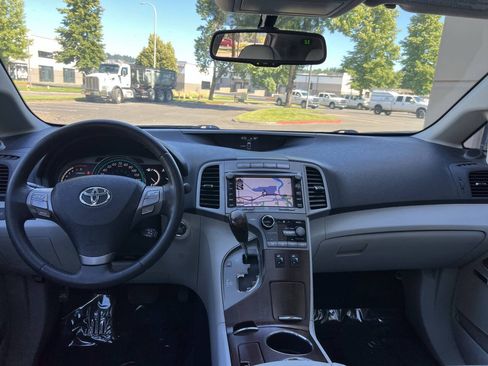 Used 2010 Toyota Venza FWD image 13