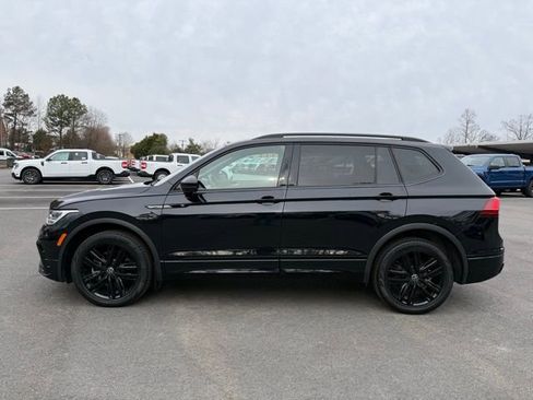 Used 2022 Volkswagen Tiguan SE R-Line image 2