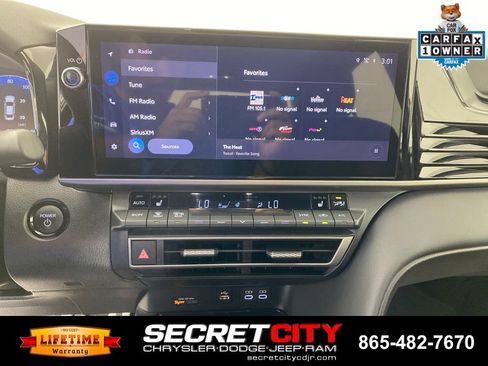 Used 2025 Toyota Camry XSE FWD image 19