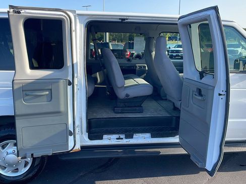 Used 2013 Ford E-350 and Econoline 350 XLT RWD image 21
