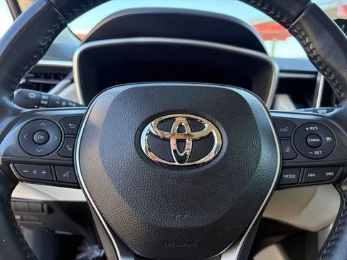 Used 2022 Toyota Corolla Cross XLE w/ Convenience Package FWD image 28
