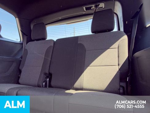 Used 2023 Chevrolet Traverse LT FWD image 15