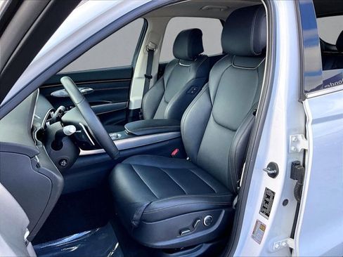 Used 2025 Genesis GV70 2.5T w/ Select Package image 24