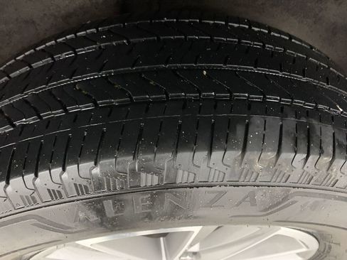 Used 2023 Chevrolet Traverse LT w/ LPO, Floor Liner Package AWD/4WD image 28