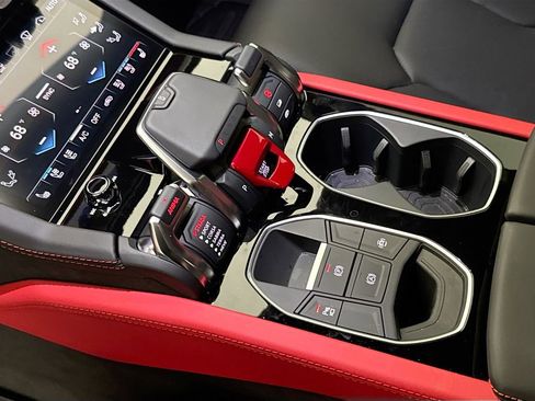 Used 2025 Lamborghini Urus Performante AWD/4WD image 17
