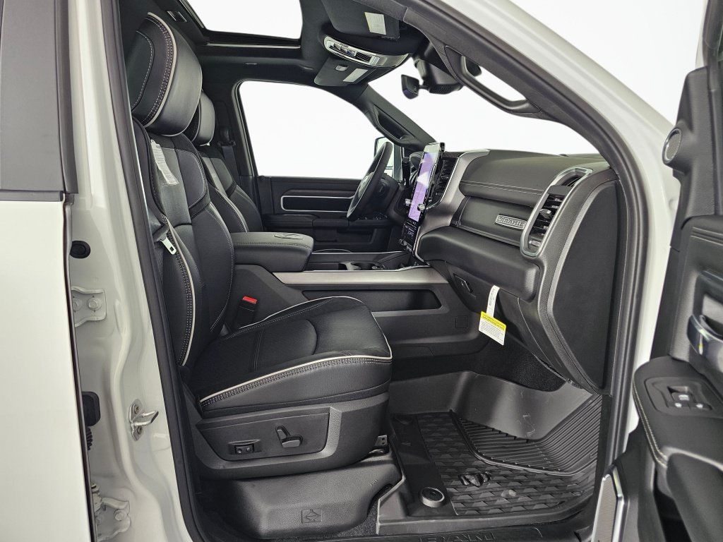 New 2026 RAM 3500 Laramie AWD/4WD image 40