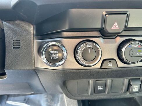 Used 2023 Toyota Tacoma TRD Off-Road image 17