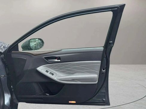 Used 2019 Toyota Avalon Limited image 21