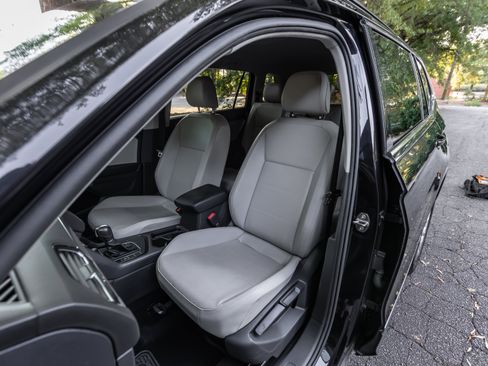 Used 2018 Volkswagen Tiguan SE FWD image 10