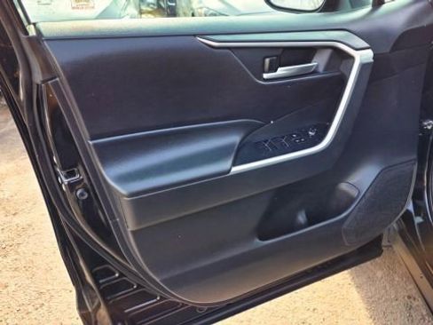 Used 2022 Toyota RAV4 SE w/ Convenience Package image 26