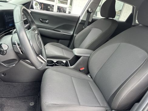 Used 2025 Hyundai Kona SEL FWD image 11