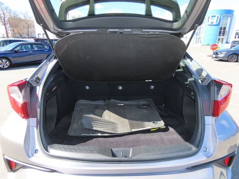 Used 2018 Toyota C-HR XLE image 11