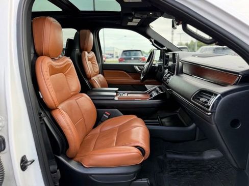 Used 2018 Lincoln Navigator Reserve w/ Technology Package AWD/4WD image 19