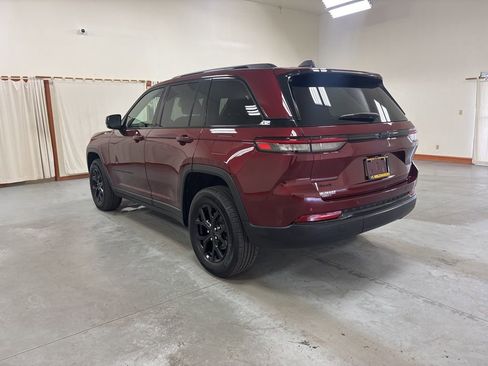 Used 2024 Jeep Grand Cherokee Altitude AWD/4WD image 6
