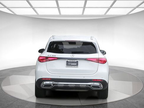 Used 2024 Mercedes-Benz GLC 300 image 3