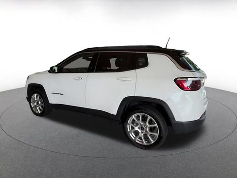 Used 2025 Jeep Compass Limited AWD/4WD image 10