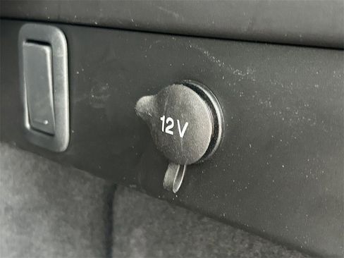 Used 2025 Land Rover Range Rover Velar Dynamic SE image 16