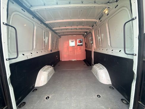 Used 2021 Mercedes-Benz Sprinter 1500 w/ Premium Package image 27
