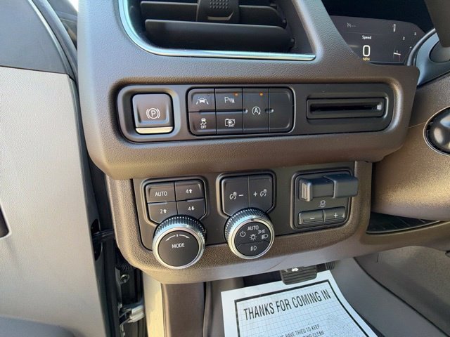 Used 2024 GMC Yukon XL SLT w/ SLT Premium Package AWD/4WD image 17