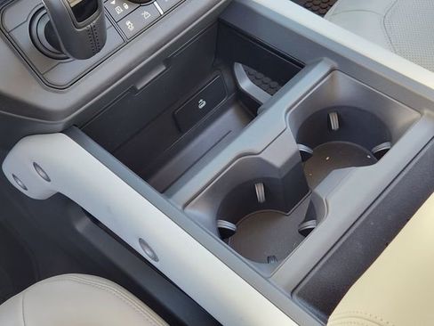 New 2026 Land Rover Defender 110 X-Dynamic SE image 15