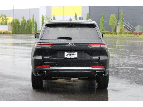 Used 2022 Jeep Grand Cherokee Overland w/ Luxury Tech Group IV AWD/4WD image 3
