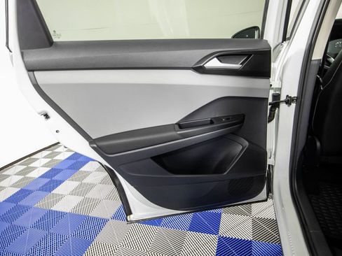Used 2023 Volkswagen Taos SE w/ Panoramic Sunroof Package FWD image 13