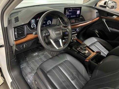 Used 2021 Audi Q5 e Premium w/ Convenience Package AWD/4WD image 3