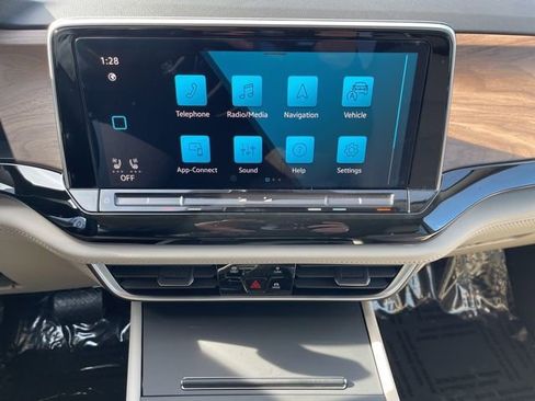 New 2026 Volkswagen Atlas SE image 11