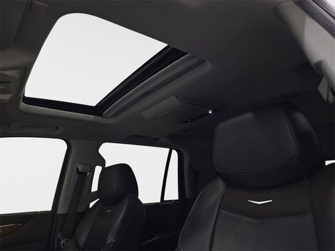 Used 2018 Cadillac Escalade Luxury image 30