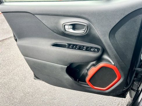 Used 2020 Jeep Renegade Sport image 14