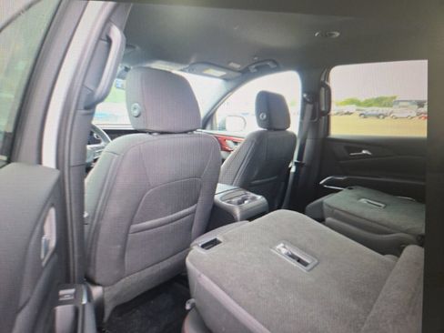 Used 2024 Chevrolet Traverse Z71 AWD/4WD image 11