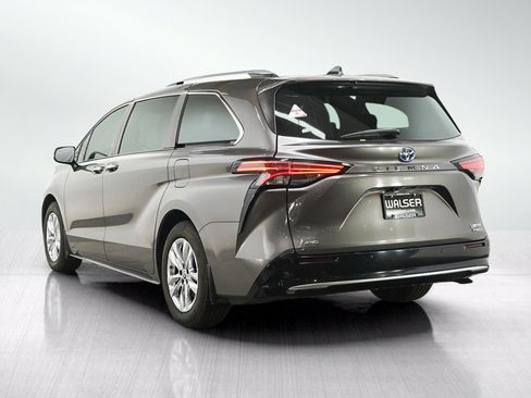 Used 2024 Toyota Sienna Limited AWD/4WD image 3
