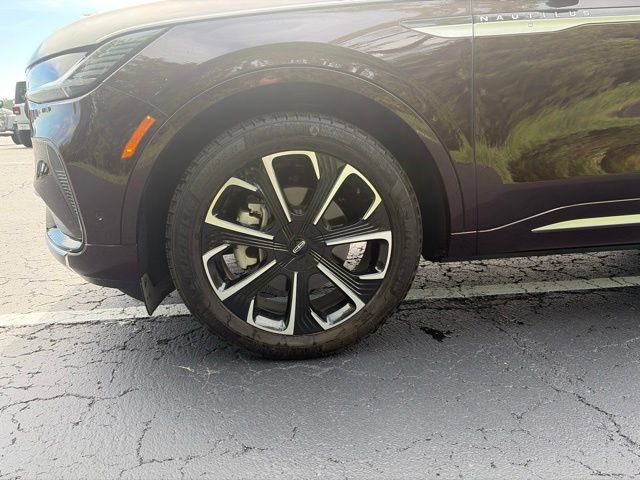 Used 2024 Lincoln Nautilus Reserve AWD/4WD image 4